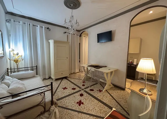 Palazzo Mari Suite & Rooms B&B